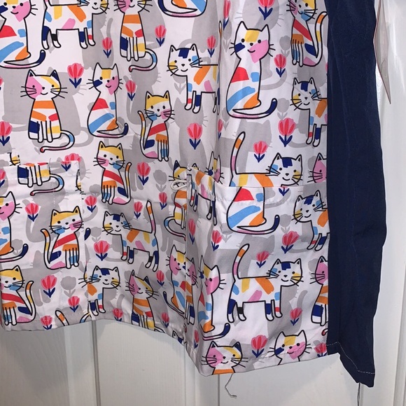 Cat Print V-Neck Microfiber Scrub Top with Stretch Side Panels - Picture 8 of 8